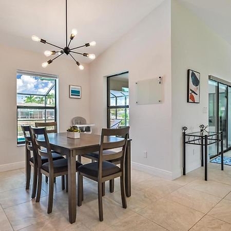 Centrally Located Cape Coral Oasis On Fresh Water Villa Luaran gambar