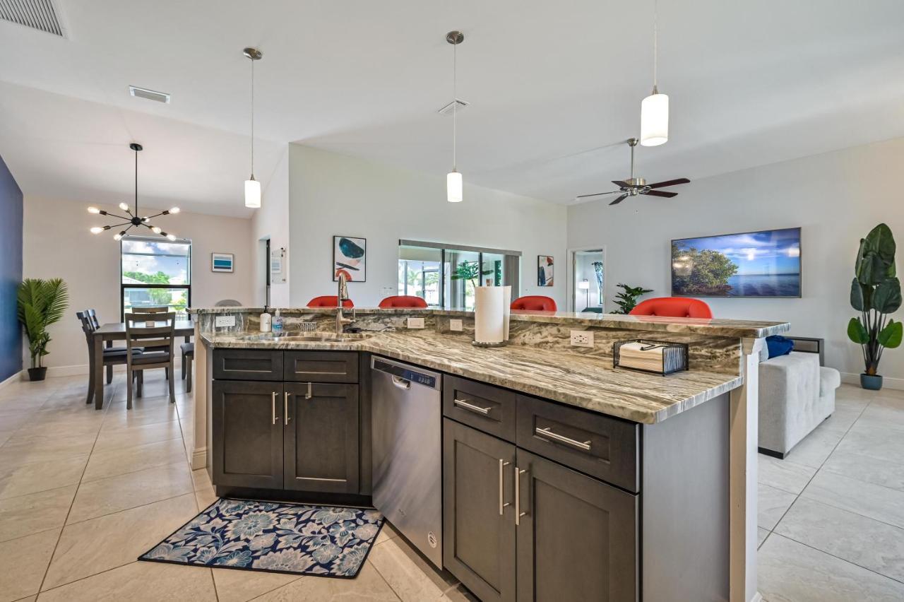 Centrally Located Cape Coral Oasis On Fresh Water Villa Luaran gambar